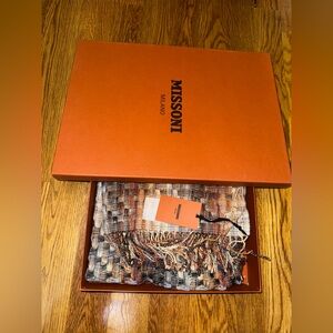 NEW IN BOX Missoni Multi-Color Scarf